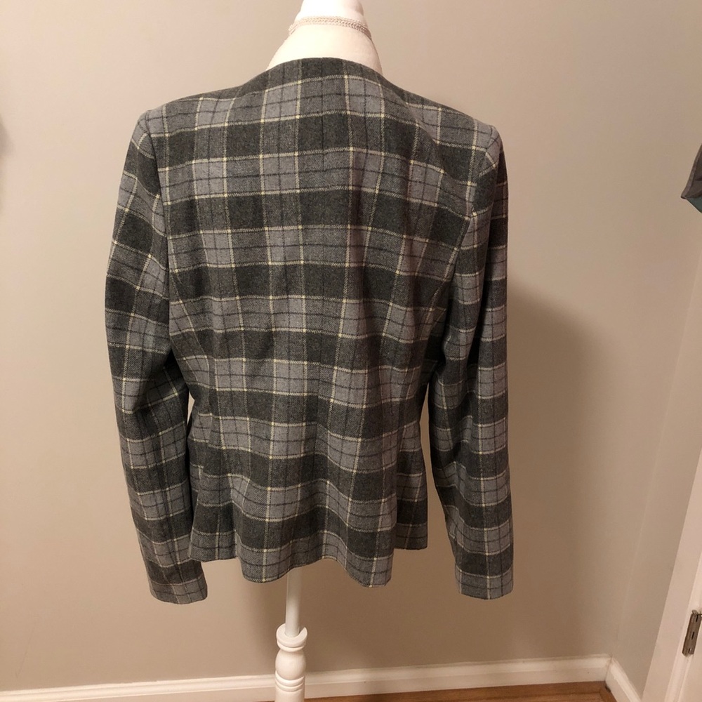 Classic Blazer - Picture 3 of 5